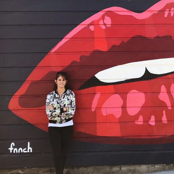 Meet your Posher, Wendi - Picture 1 of 1